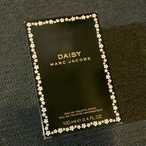 COPY - Never Used Daisy by Marc Jacobs